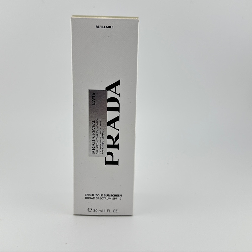 🆕 PRADA - Reveal Skin-Optimizing Refillable Soft Matte Foundation in LW15 NIB - Picture 2 of 8